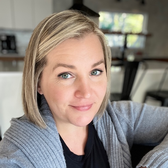 Meet your Posher, Janet - Picture 3 of 3